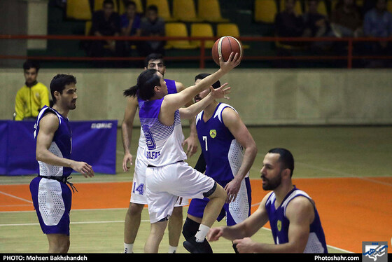 لیگ برتر بسکتبال / آویژه صنعت پارسای مشهد و پالایش نفت آبادان - عکاس: محسن بخشنده / شهرآرا