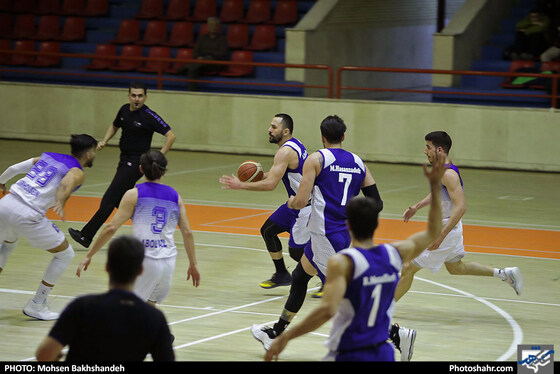 لیگ برتر بسکتبال / آویژه صنعت پارسای مشهد و پالایش نفت آبادان - عکاس: محسن بخشنده / شهرآرا