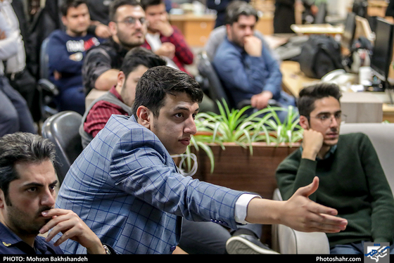 48‌سال نگاه با حسرت - عکس: محسن بخشنده / شهرآرا