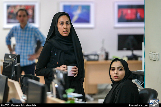 48‌سال نگاه با حسرت - عکس: محسن بخشنده / شهرآرا