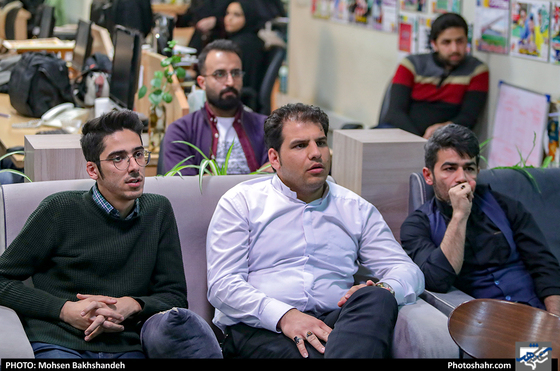 48‌سال نگاه با حسرت - عکس: محسن بخشنده / شهرآرا