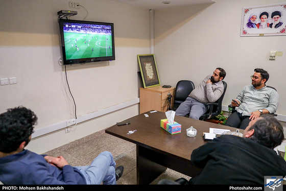 48‌سال نگاه با حسرت - عکس: محسن بخشنده / شهرآرا