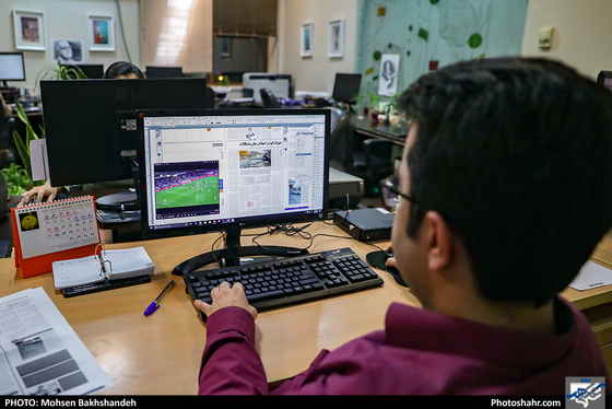 48‌سال نگاه با حسرت - عکس: محسن بخشنده / شهرآرا