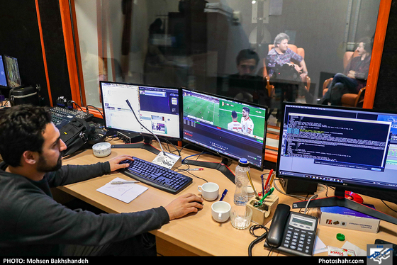 48‌سال نگاه با حسرت - عکس: محسن بخشنده / شهرآرا