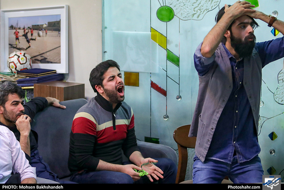 48‌سال نگاه با حسرت - عکس: محسن بخشنده / شهرآرا