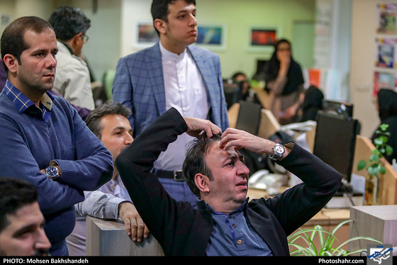 48‌سال نگاه با حسرت - عکس: محسن بخشنده / شهرآرا