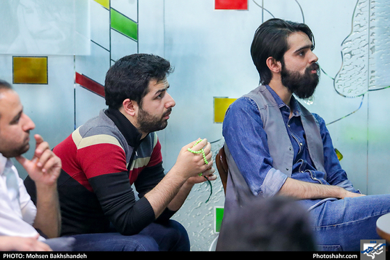 48‌سال نگاه با حسرت - عکس: محسن بخشنده / شهرآرا