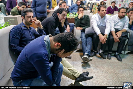 48‌سال نگاه با حسرت - عکس: محسن بخشنده / شهرآرا