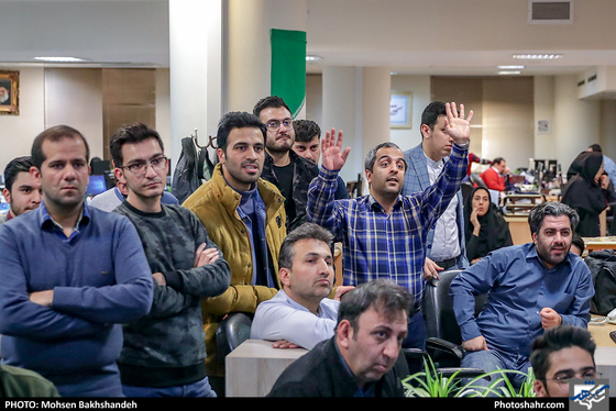 48‌سال نگاه با حسرت - عکس: محسن بخشنده / شهرآرا