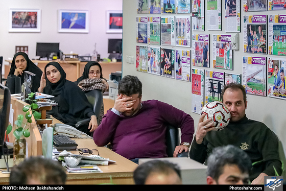 48‌سال نگاه با حسرت - عکس: محسن بخشنده / شهرآرا