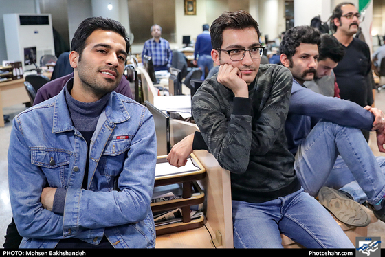 48‌سال نگاه با حسرت - عکس: محسن بخشنده / شهرآرا