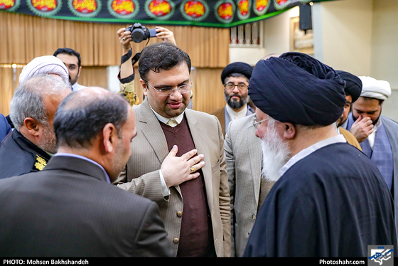 دیدار اعضای ستاد گرامیداشت چهلمین سالگرد انقلاب با امام جمعه مشهد - عکس:محسن بخشنده/شهرآرا