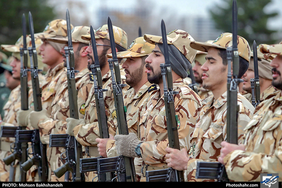  صبحگاه مشترک یگانهای نمونه ارتش در مشهد 