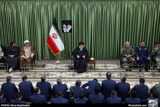 دیدار جمعی از فرماندهان و مسئولان نیروی هوایی با آیت الله علم الهدی