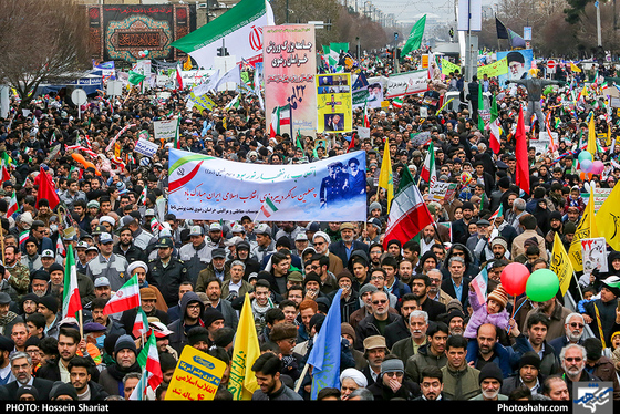 چهلمین جشن انقلاب-عکاس:حسین شریعت/شهرآرا