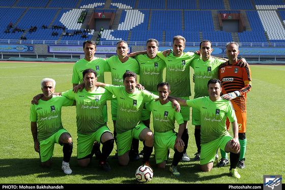 مسابقه فوتبال یاران خداداد عزیزی و پیشکسوتان شهدای چوار 65 ایلام-عکاس:محسن بخشنده/شهرآرا