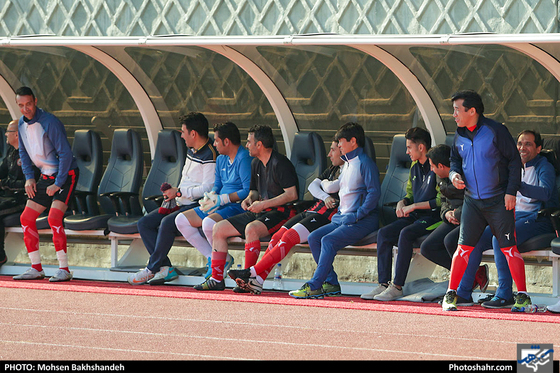 مسابقه فوتبال یاران خداداد عزیزی و پیشکسوتان شهدای چوار 65 ایلام-عکاس:محسن بخشنده/شهرآرا