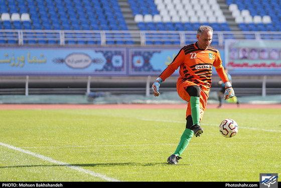 مسابقه فوتبال یاران خداداد عزیزی و پیشکسوتان شهدای چوار 65 ایلام-عکاس:محسن بخشنده/شهرآرا