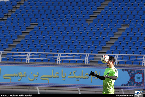 مسابقه فوتبال یاران خداداد عزیزی و پیشکسوتان شهدای چوار 65 ایلام-عکاس:محسن بخشنده/شهرآرا