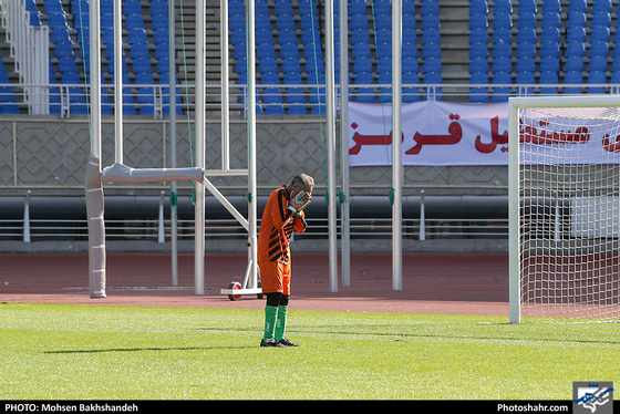 مسابقه فوتبال یاران خداداد عزیزی و پیشکسوتان شهدای چوار 65 ایلام-عکاس:محسن بخشنده/شهرآرا