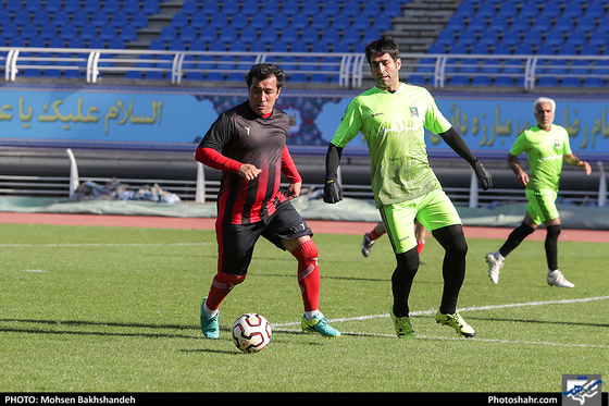مسابقه فوتبال یاران خداداد عزیزی و پیشکسوتان شهدای چوار 65 ایلام-عکاس:محسن بخشنده/شهرآرا