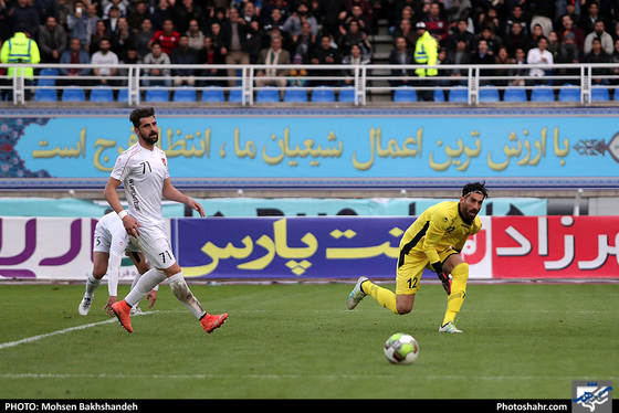 لیگ برتر فوتبال / دیدار پدیده شهرخودرو مشهد و سپیدرود رشت