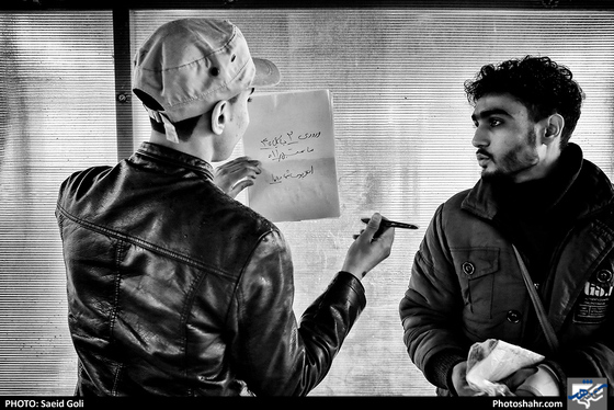 ورودی 2، جایگاه 4، اتوبوس 10 / عکس: سعیدگلی / شهرآرا
