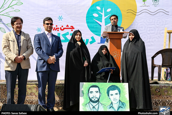 کاشت نهال در آُستانه هفته‌ی درخت کاری- عکاس: ساناز صفایی/ شهرآرا