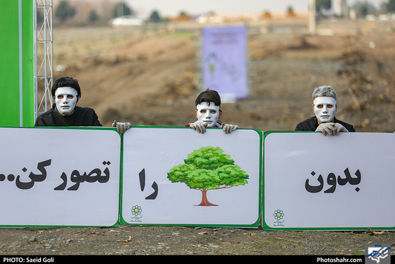 مراسم روز درختکاری با حضور مسئولین شهری در مشهد-عکاس:سعید گلی/ شهرآرا