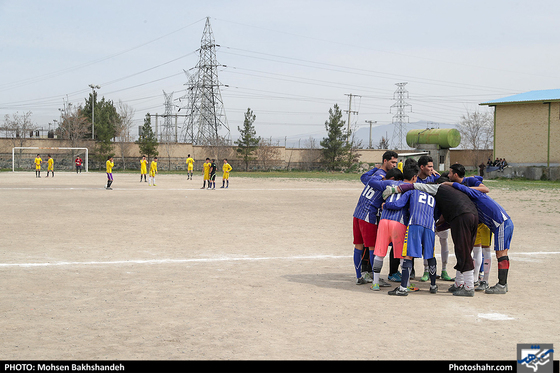 دومین دوره مسابقات فوتبال زمین خاکی حاشیه شهر مشهد-عکاس: محسن بخشنده/ شهرآرا