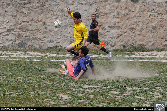 دومین دوره مسابقات فوتبال زمین خاکی حاشیه شهر مشهد-عکاس: محسن بخشنده/ شهرآرا