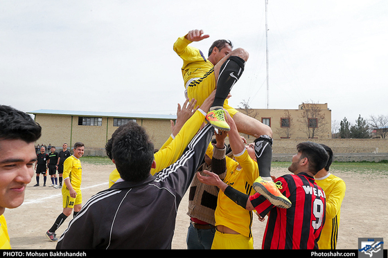 دومین دوره مسابقات فوتبال زمین خاکی حاشیه شهر مشهد-عکاس: محسن بخشنده/ شهرآرا