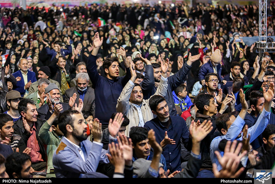 گلباران حرم رضوی در شب میلاد حضرت جوادالائمه(ع) - عکس: نیما نجف زاده / شهرآرا