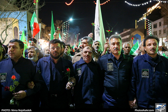 گلباران حرم رضوی در شب میلاد حضرت جوادالائمه(ع) - عکس: نیما نجف زاده / شهرآرا