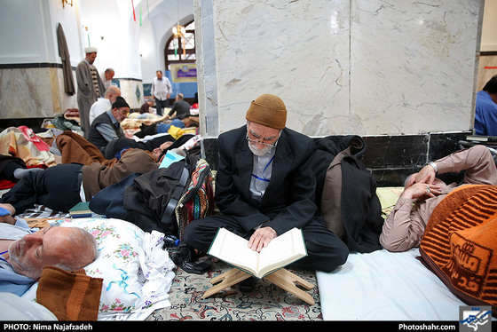 آیین معنوی اعتکاف در حرم امام رضا (ع)