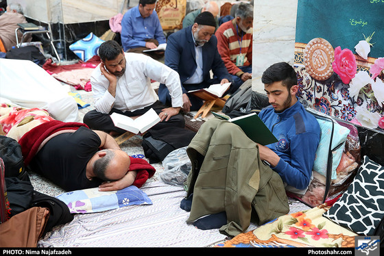 آیین معنوی اعتکاف در حرم امام رضا (ع)
