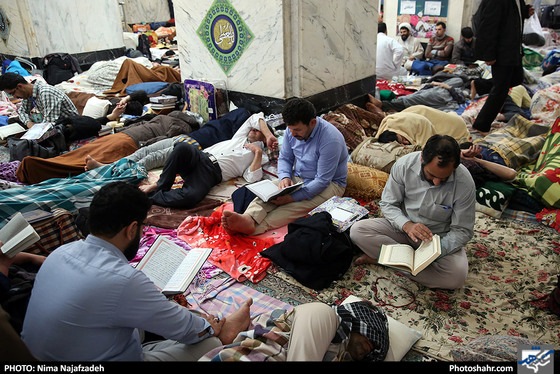 آیین معنوی اعتکاف در حرم امام رضا (ع)