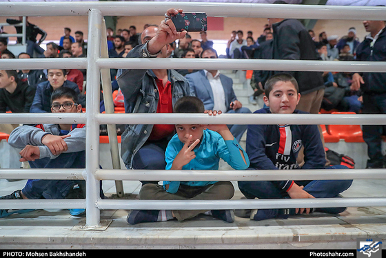 مسابقات کشتی جام خراسان یادواره حکیم ابوالقاسم فردوسی/ عکس: محسن بخشنده / شهرآرا