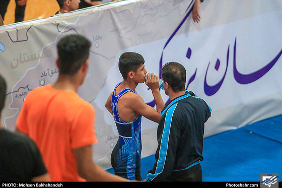 مسابقات کشتی جام خراسان یادواره حکیم ابوالقاسم فردوسی/ عکس: محسن بخشنده / شهرآرا