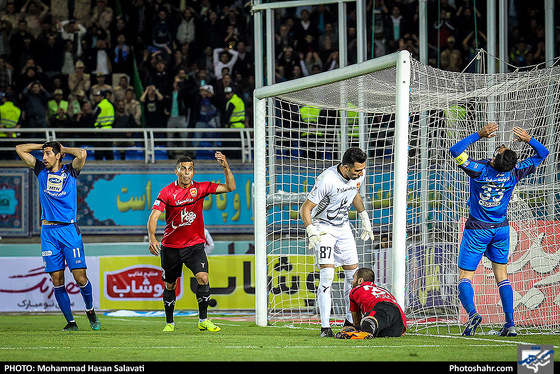  لیگ برتر فوتبال / پدیده شهرخودرو مشهد و استقلال - عکس : محمد حسن صلواتی / شهرآرا