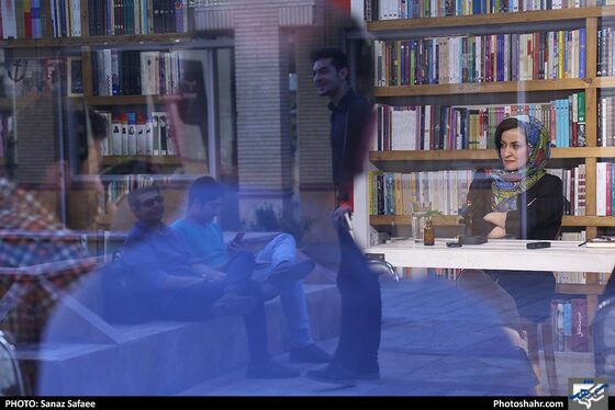 مراسم رونمایی کتاب « تاریکی معلق روز» - عکس: ساناز صفایی / شهرآرا