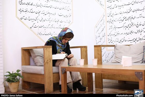مراسم رونمایی کتاب « تاریکی معلق روز» - عکس: ساناز صفایی / شهرآرا
