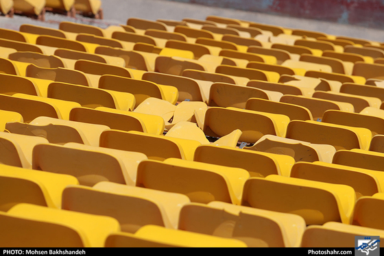 ‎آماده سازی زمین چمن مجموعه ورزشی ثامن الائمه / عکس: محسن بخشنده / شهرآرا