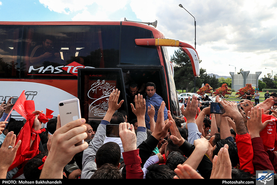 استقبال مردمی از تیم پدیده در مشهد- عکاس:محسن بخشنده/ شهرآرا