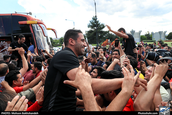 استقبال مردمی از تیم پدیده در مشهد- عکاس:محسن بخشنده/ شهرآرا