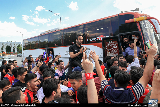استقبال مردمی از تیم پدیده در مشهد- عکاس:محسن بخشنده/ شهرآرا