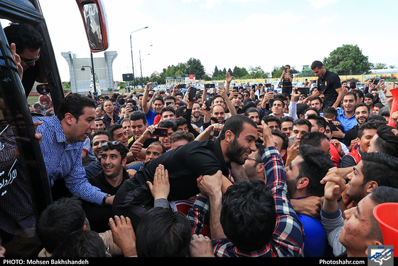 استقبال مردمی از تیم پدیده در مشهد- عکاس:محسن بخشنده/ شهرآرا