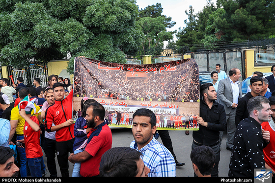 استقبال مردمی از تیم پدیده در مشهد- عکاس:محسن بخشنده/ شهرآرا