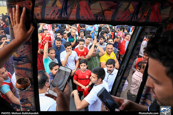 استقبال مردمی از تیم پدیده در مشهد- عکاس:محسن بخشنده/ شهرآرا