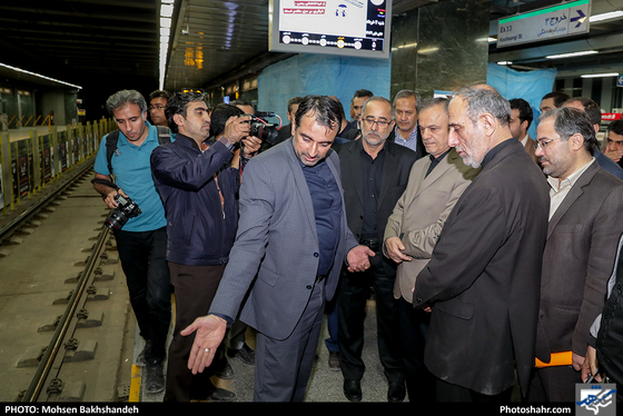بازدید استاندار از قطار شهری- عکاس: محسن بخشنده/ شهرآرا
